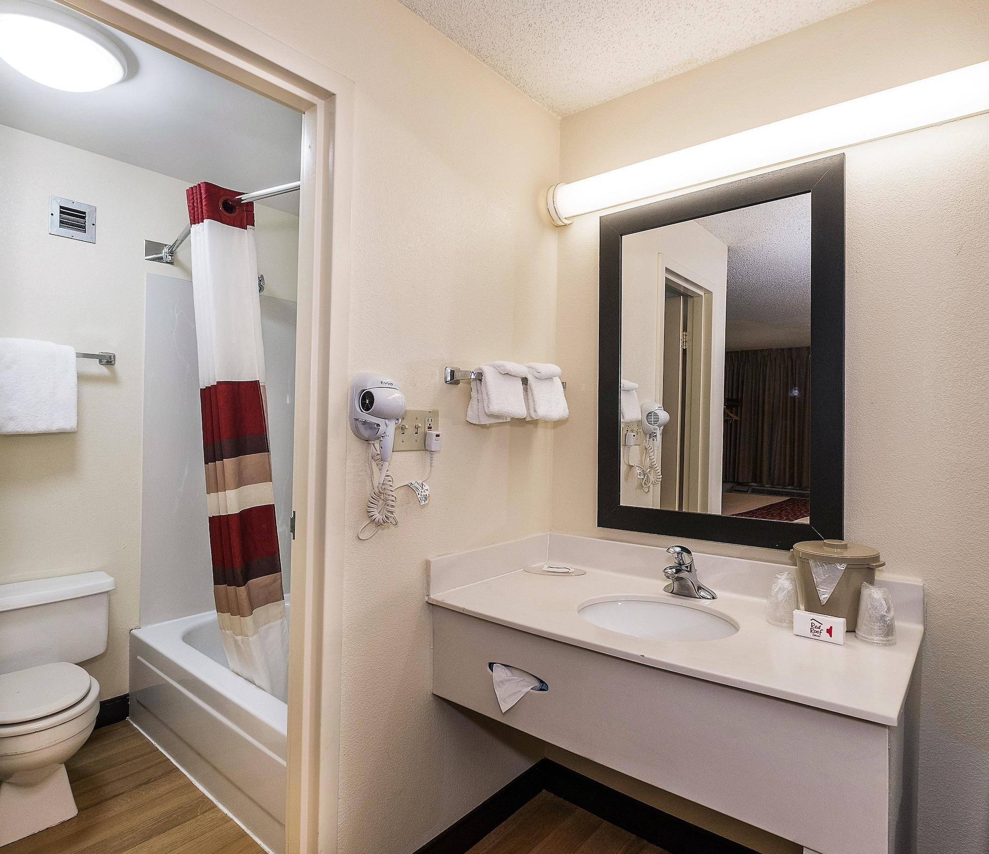 Cedar Rapids Inn Exterior photo